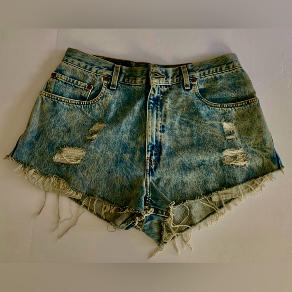 LEVI STRAUSS 560 Distressed Shorts Size W34